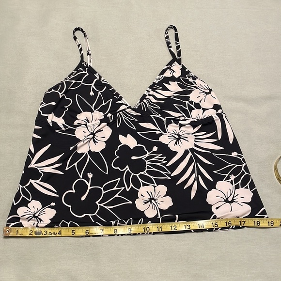 Old Navy Swimsuit Top. - Picture 9 of 10